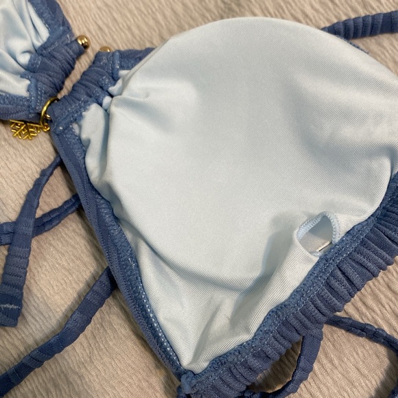 Cupshe Bikini Top Women’s Small Blue Wavy Textured Beach Poolside Vacation NWT - Picture 5 of 8